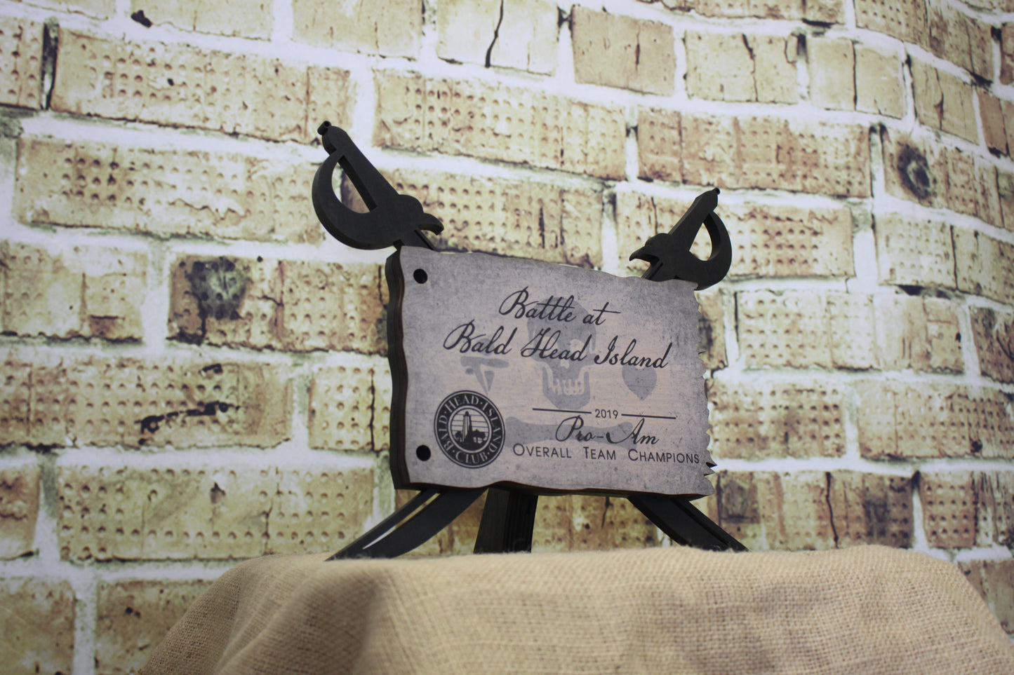 Pirate Flag and Swords Trophy - Stede Bonnet