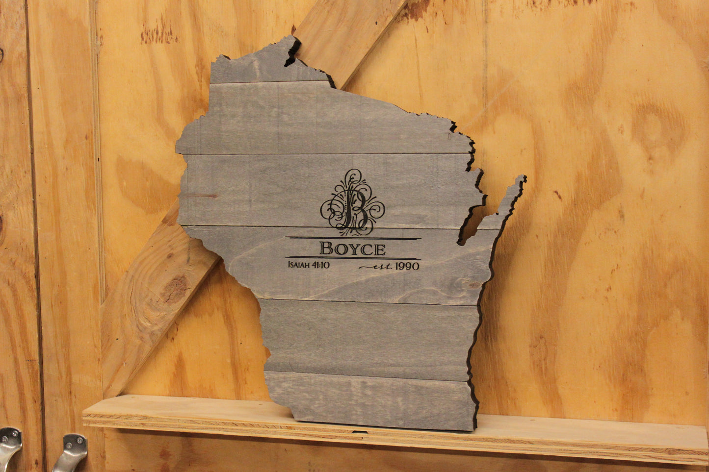 Pallet-Style State Cutout with Engraved Monogram (W-076)